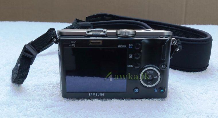 Samsung NX 100 Mirrorless DSLR
